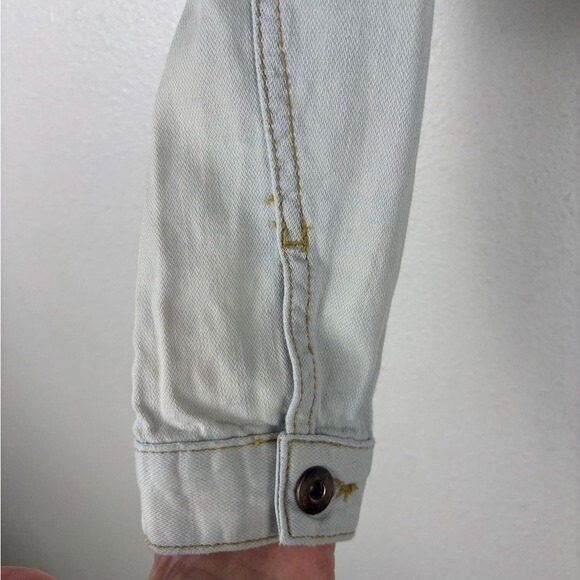 Forever 21 Small Women's Light Blue Wash Denim Distressed Jean Jacket Cropped - Picture 3 of 11